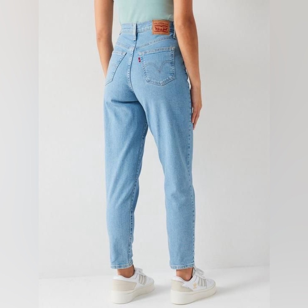 BRAND NEW LEVIS HIGH WAISTED MOM JEAN 26W